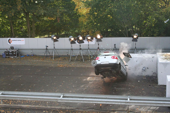 Crashtest mit Tempo 100 / Foto: Buckle Up-Productions