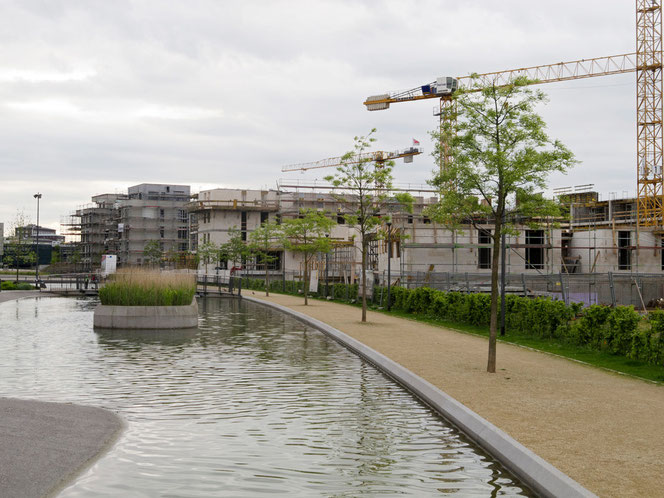 Mai 2012: Rohbauten im Universitätsviertel (Fotos oben und unten)