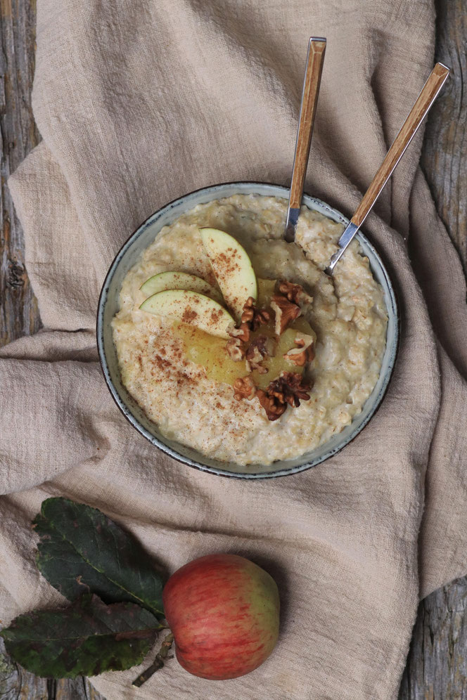 Porridge mit Äpfeln