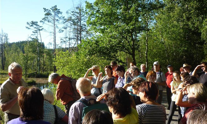 52 Wander- und Naturfreunde nahmen an der „Wanderung rund um Thanstoi mit Sagen und Mythen“ teil. Foto: grk