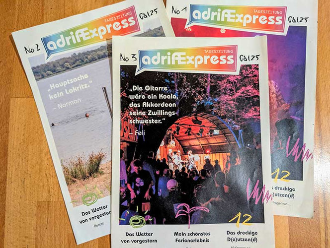 Die Ausgaben des adriÆxpress auf dem adriAkustik 2025