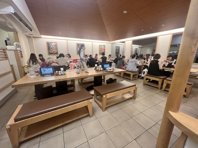 山本屋本店 JR名古屋駅店 店内