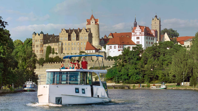 Fotomontage: Urlaub auf dem Hausboot