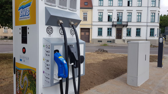 Schnellladesäule auf dem Rheineplatz in Bernburg