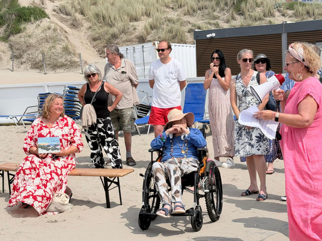 I received the Maja van Hall Award 2026 at the plein air painting festival of Noordwijk. In the middle the sculptor Maja van Hall herself, on the right festival initiator Kunie Blom.