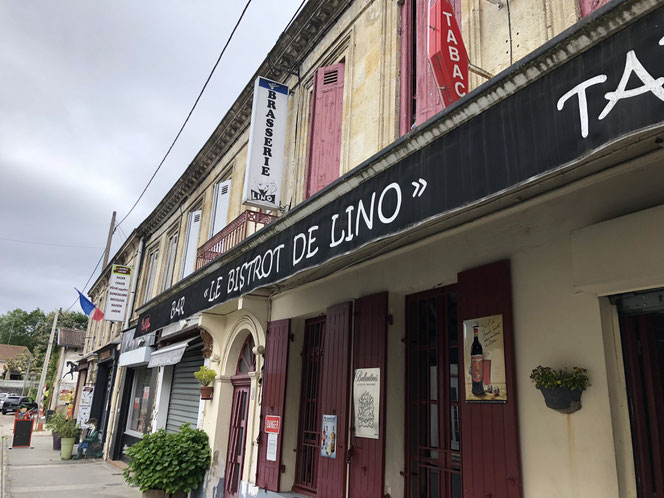 Le bistrot de Lino est implanté en plein coeur du bourg de Belin