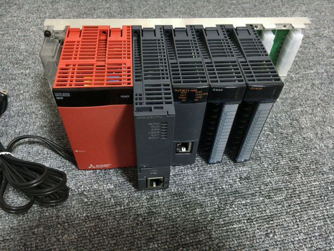 制御用コンピュータ「PLC(プログラマブルロジックコントローラ)」