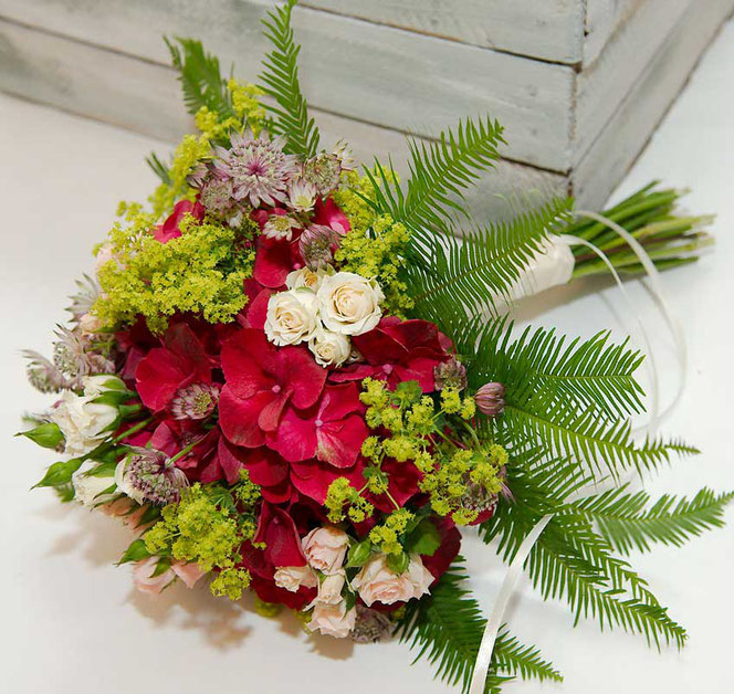bridal bouquet for garden wedding