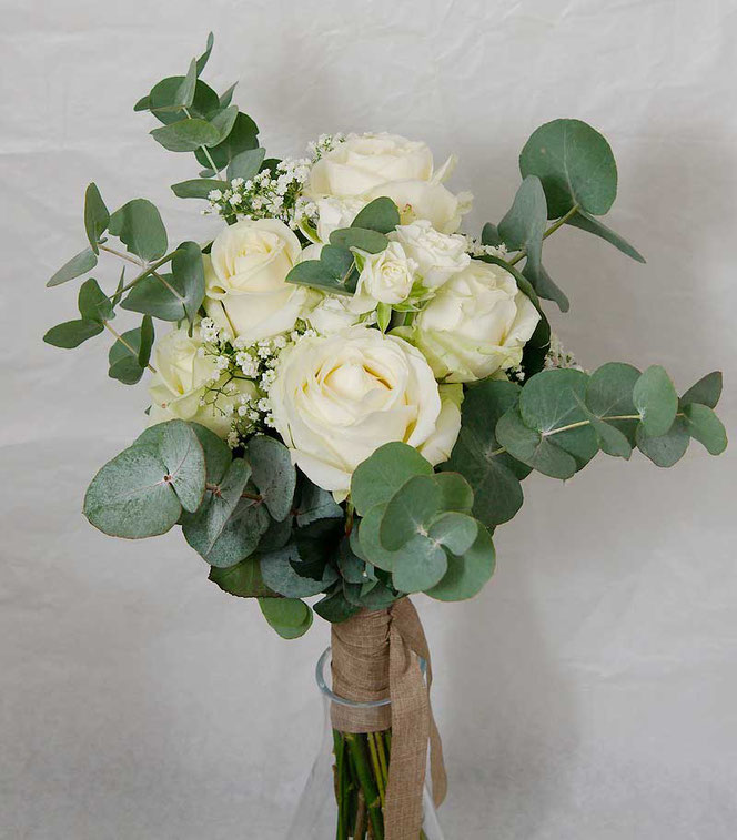 Small bridal bouquet with withe roses and eucalyptus in vintage style vienna