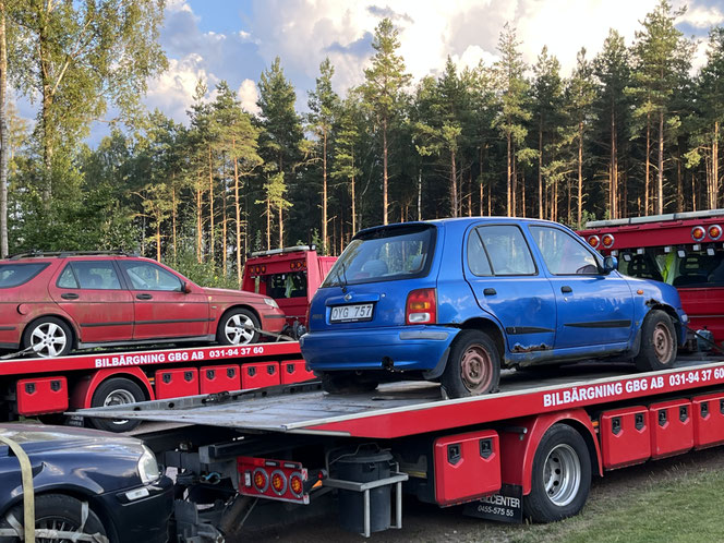 Gammal trasig bil i Trollhättan som kanske saknar värde vid skrotning