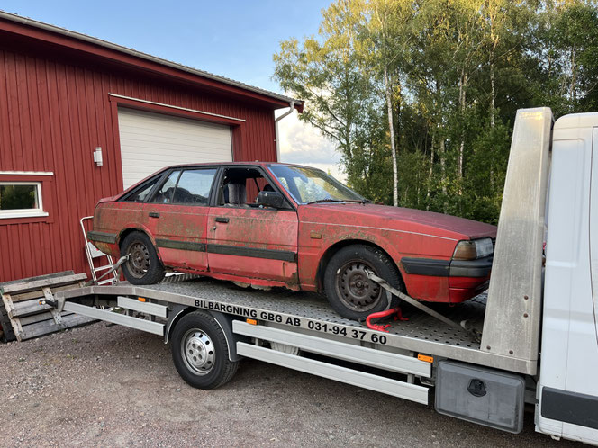 Trasig bil i Trollhättan som ska värderas inför skrotning
