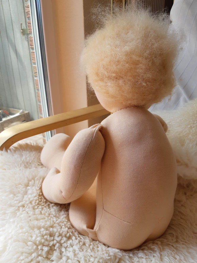 Therapiepuppe für die Kinderphysiotherapie nach z.B. Vojta oder Bobath, Demopuppe, Schulungspuppe, Übungspuppe, weiche bewegliche Therapiepuppe mit anbeugbaren Gliedern, handgemachte Stoffpuppe kaufen, Waldorfart, flexible lebensgroße Babypuppe