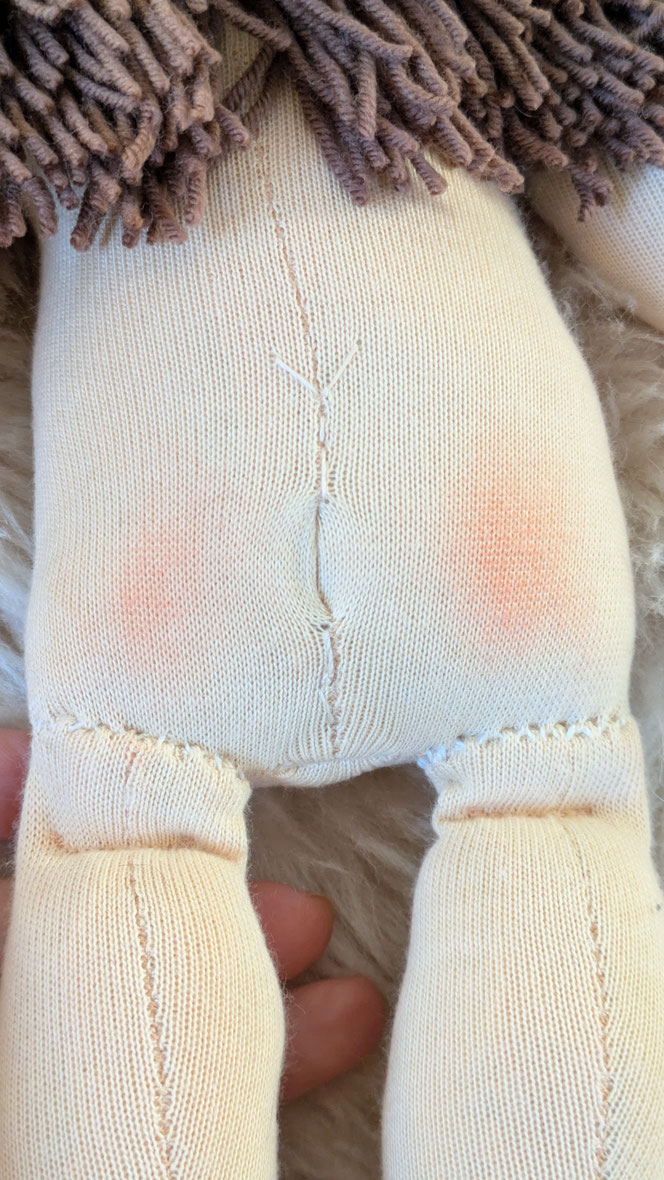 anatomische Puppen für den Kinderschutz, Puppen mit deutlich sichtbaren Geschlechtsmerkmalen, Jungenpuppe, Mädchenpuppe, Hilfsmittel für die Diagnostik bei Kindesmissbrauch, handgemachte Stoffpuppe kaufen, Waldorfart, Therapiepuppe, Wunschpuppe