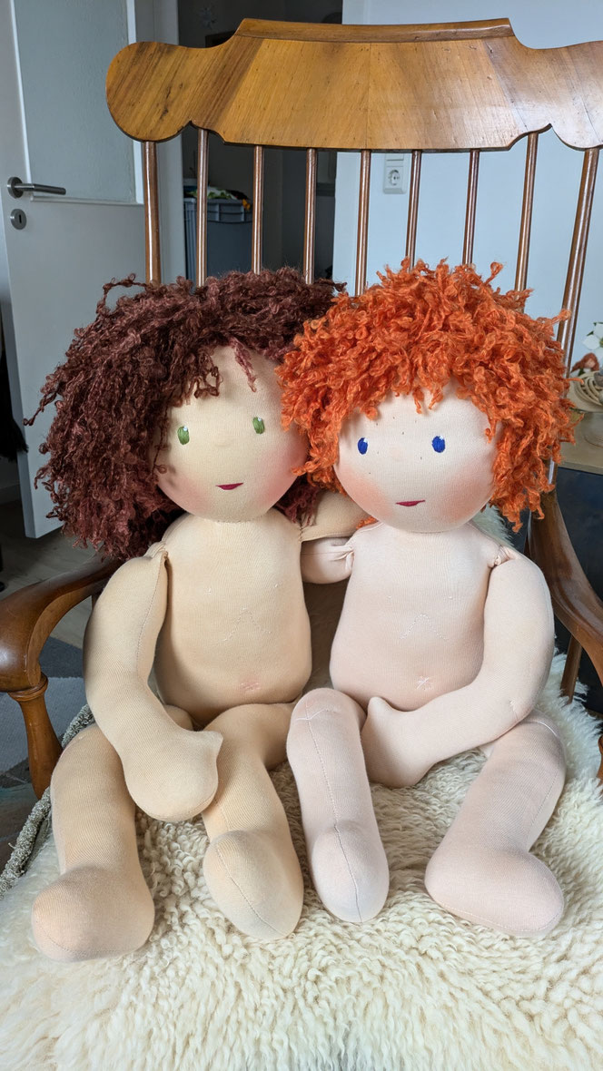 Therapiepuppe für die Kinderphysiotherapie nach z.B. Vojta oder Bobath, Demopuppe, Schulungspuppe, Übungspuppe, weiche bewegliche Therapiepuppe mit anbeugbaren Gliedern, handgemachte Stoffpuppe kaufen, Waldorfart, bewegliche Füße, lebensgroße Babypuppe