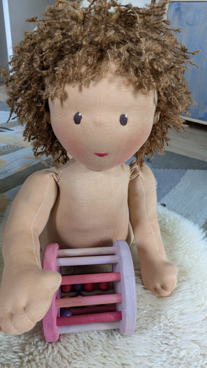 Vojtapuppe, Demopuppe, Bobathpuppe, Puppe für Kinderphysiotherapie, Zukunft-Huber Technik, dreidimensionale Fußtherapie, weiche bewegliche Therapiepuppe mit anbeugbaren Gliedern, handgemachte Stoffpuppe kaufen, Waldorfart, eigene individuelle Wunschpuppe