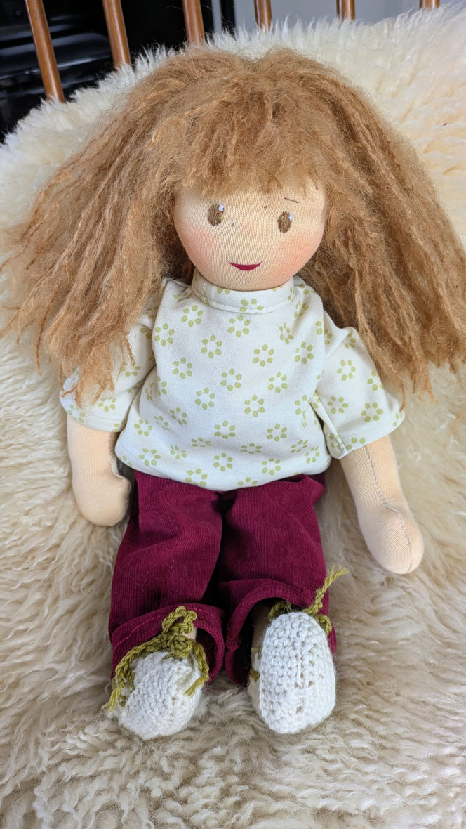 handgemachte Stoffpuppe kaufen, Waldorfart, eigene Puppe anfertigen lassen, individuelle Wunschpuppe, Puppenhandwerk,  Heilungspuppe, inneres Kind Puppe, Puppenfreundin fürs Leben, ökologische Stoffpuppe, bio-fair, Selbstfürsorge, diverse Puppen