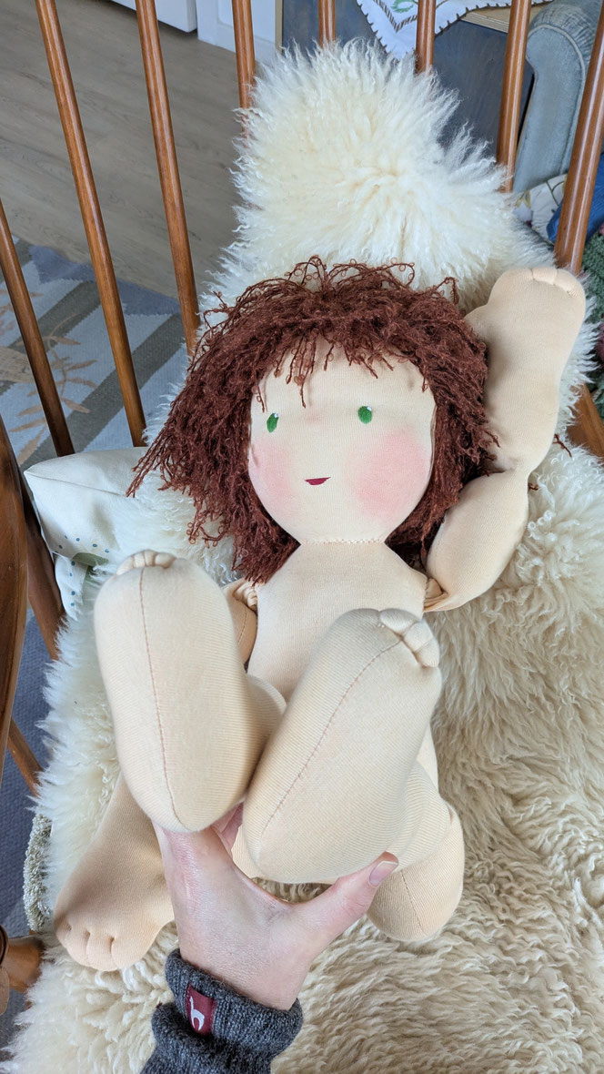 Therapiepuppe für die Kinderphysiotherapie nach z.B. Vojta oder Bobath, Demopuppe, Schulungspuppe, Übungspuppe, weiche bewegliche Therapiepuppe mit anbeugbaren Gliedern, handgemachte Stoffpuppe kaufen, Waldorfart, flexible lebensgroße Babypuppe