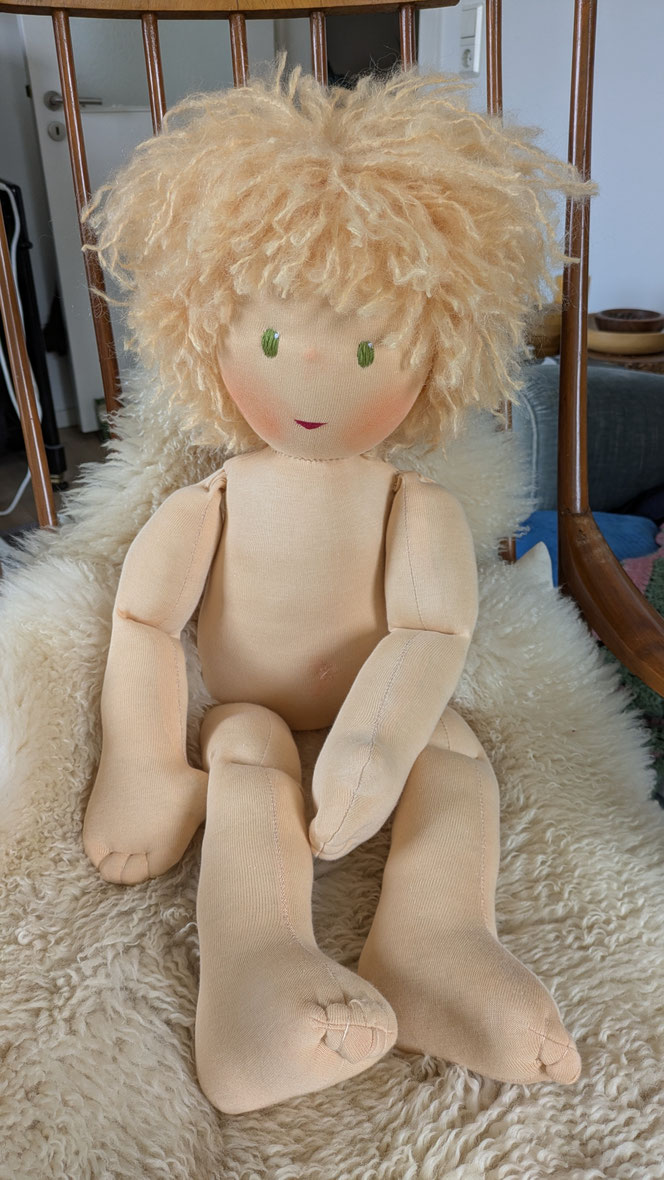 Vojtapuppe, Demopuppe, Bobathpuppe, Puppe für Kinderphysiotherapie, Kinderosteopathie, weiche bewegliche Therapiepuppe mit anbeugbaren Gliedern, handgemachte Stoffpuppe kaufen, Waldorfart, eigene individuelle Wunschpuppe herstellen lassen, Puppenhandwerk