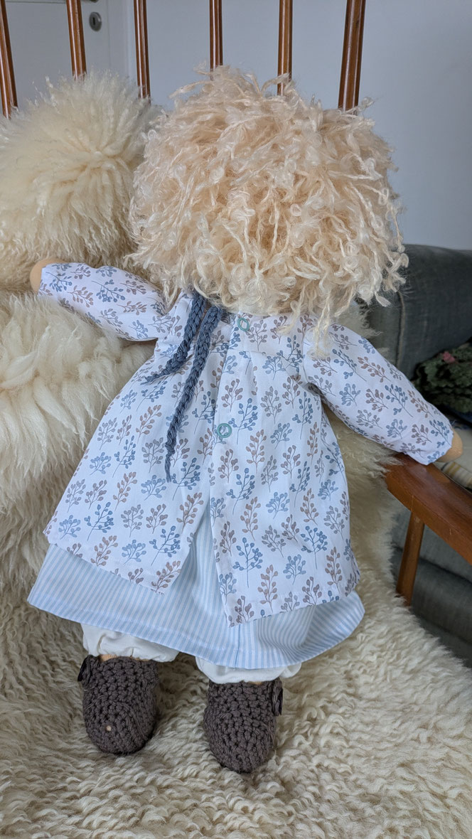 handgemachte Stoffpuppe kaufen, Waldorfart, eigene Puppe anfertigen lassen,individuelle Wunschpuppe, Puppenhandwerk, Puppe die aussieht wie mein Kind, Puppe nach Kinderfotos herstellen lassen, ökologische Kinderpuppe, Puppe fürs Leben, bio-fair