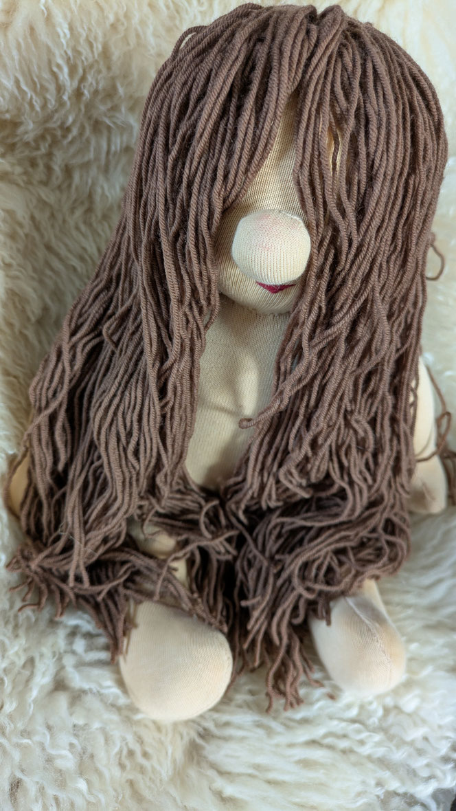 handgemachte Stoffpuppe kaufen, Waldorfart, eigene Puppe anfertigen lassen,individuelle Wunschpuppe, Puppenhandwerk, Puppe die aussieht wie mein Kind, Puppe nach einer Zeichnung herstellen lassen, Wikingerpuppe, Puppe fürs Leben, besonderesGeburtsgeschenk