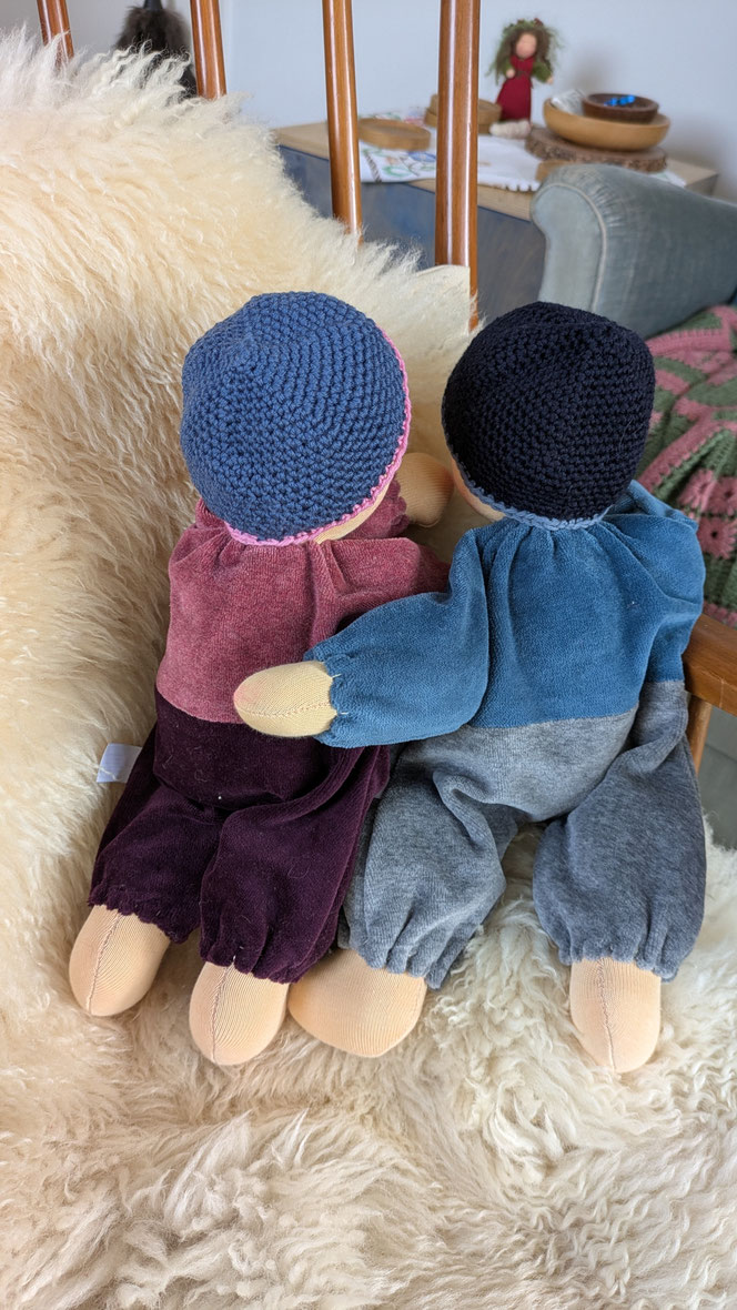 handgemachte Stoffpuppe kaufen, Waldorfart, individuelle Wunschpuppe, Schlamperle, eigene Puppe anfertigen lassen, die aussieht wie mein Kind, Puppe fürs Leben, ökofairliebt, ökologische Kinderpuppe, besonderes Taufgeschenk, Geburtsgeschenk, Naturmaterial