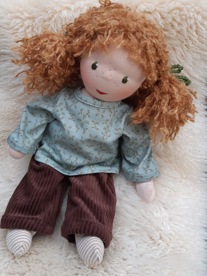 Bio-Stoffpuppe, individuelle Puppe passend zum Kind, Waldorfart, inneres Kind heilen, innere Kind Puppe, Wunschpuppe, Heilungspuppe, handgefertigte Puppe, handgemachte Puppe, hochwertig, Entwicklungstrauma, Bindungstrauma, Anteilearbeit, Puppenhandwerk