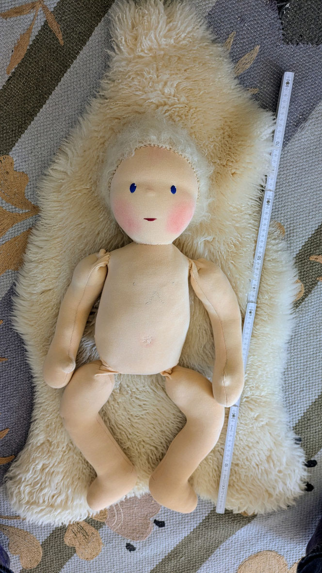 handgemachte Therapiepuppe für die PT-Pädiatrie, nach z.B. Vojta oder Bobath, Demopuppe, Schulungspuppe, Übungspuppe, weiche bewegliche Säuglingspuppe mit anbeugbaren Gliedern, Waldorfart, pädiatrische Ergotherapie, pädiatrische Therapiehilfsmittel kaufen