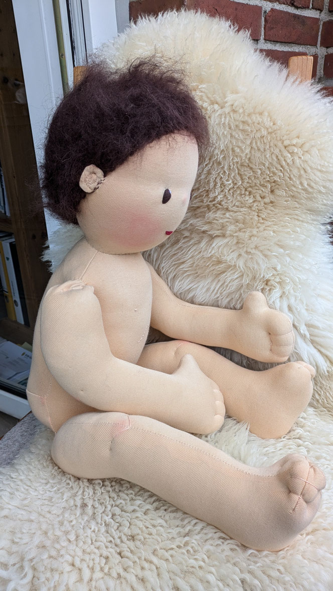 Therapiepuppe für die Kinderphysiotherapie nach z.B. Vojta oder Bobath, Demopuppe, Schulungspuppe, Übungspuppe, weiche bewegliche Therapiepuppe mit anbeugbaren Gliedern, handgemachte Stoffpuppe kaufen, Waldorfart, flexible lebensgroße Babypuppe