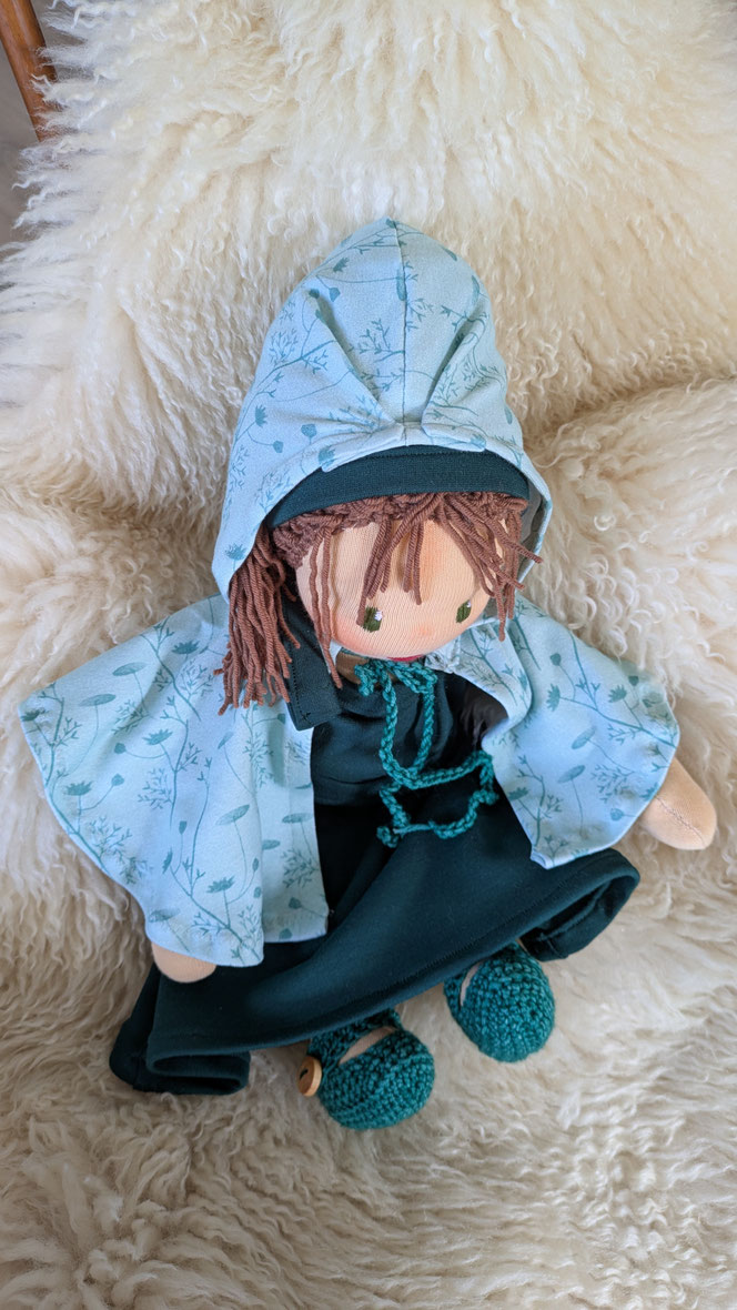 handgemachte Stoffpuppe kaufen, Waldorfart, eigene Puppe anfertigen lassen, individuelle Wunschpuppe, Puppenhandwerk,  Heilungspuppe, inneres Kind Puppe, Puppenfreundin fürs Leben, ökologische Stoffpuppe, bio-fair, Selbstfürsorge, diverse Puppen