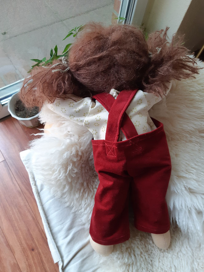 Bio-Stoffpuppe, individuelle Puppe, Waldorfart, inneres Kind heilen, inneres Kind Puppe, Wunschpuppe, ökologische Kinderpuppe, bio-fair, Naturmaterial, Puppenhandwerk, handgemachte Puppe kaufen, eigene Puppe anfertigen lassen, Puppe nach alten Kinderfotos