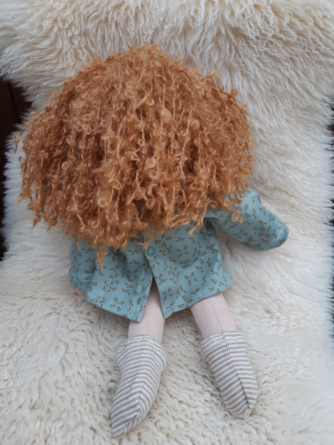 Bio-Stoffpuppe, individuelle Puppe passend zum Kind, Waldorfart, inneres Kind heilen, innere Kind Puppe, Wunschpuppe, Heilungspuppe, handgefertigte Puppe, handgemachte Puppe, hochwertig, Entwicklungstrauma, Bindungstrauma, Anteilearbeit, Puppenhandwerk