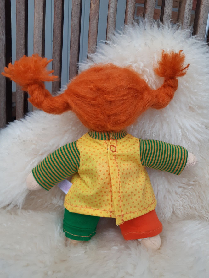 Pippi Langstrumpf, Pippi Puppe, Waldorfart, Schlamperle, handgemachte Stoffpuppe, Kuschelpuppe, eigene Puppe herstellen lassen, Puppenhandwerk, ökologische Kinderpuppe, Puppe aus bio-fairem Naturmaterial