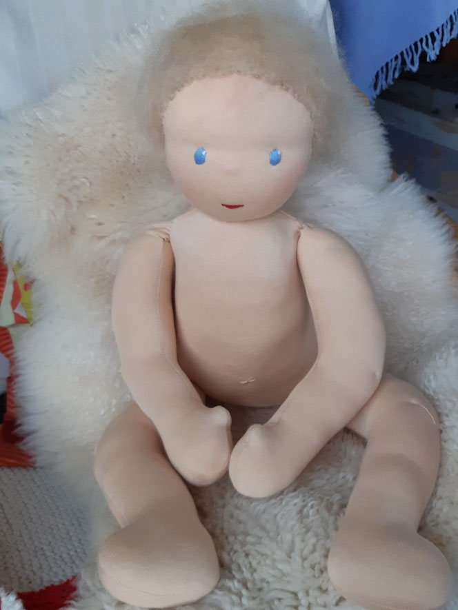 Therapiepuppe, Demopuppe, Physiotherapie-Puppe, Puppe für Vojta-Therapie, Kinderphysiotherapie, Handling erklären, handgemachte Puppe, Waldorfart, Bio-Stoffpuppe, bio-fair, Wunschpuppe, individuelle Stoffpuppe, Puppenhandwerk, Puppe als Arbeitsmaterial