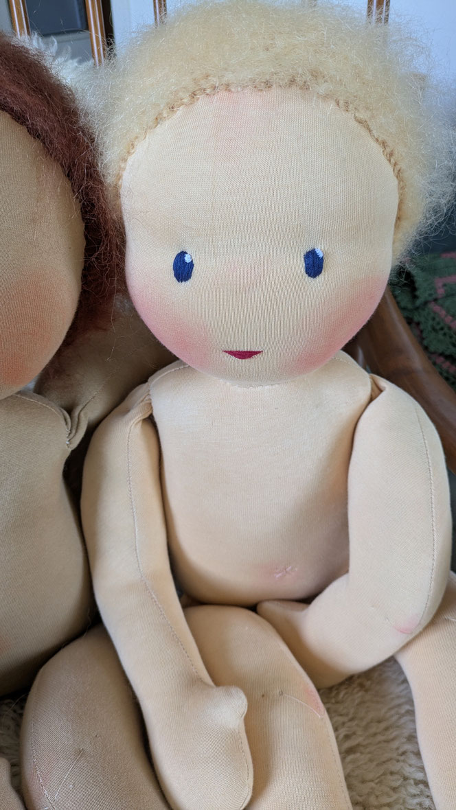Vojtapuppe, Demopuppe, Bobathpuppe, Therapiepuppe für Physiotherapie, weiche bewegliche Therapiepuppe mit anbeugbaren Gliedern, handgemachte Stoffpuppe kaufen, Waldorfart, eigene individuelle Wunschpuppe herstellen lassen, Puppe für Psychomotorik