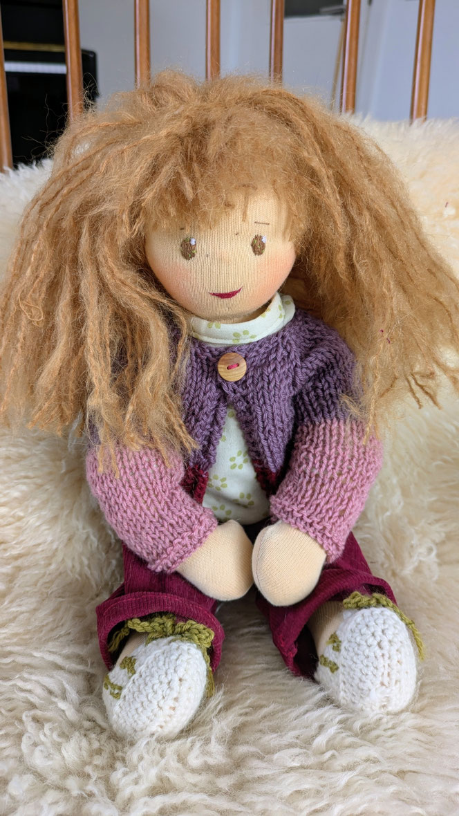 handgemachte Stoffpuppe kaufen, Waldorfart, eigene Puppe anfertigen lassen, individuelle Wunschpuppe, Puppenhandwerk,  Heilungspuppe, inneres Kind Puppe, Puppenfreundin fürs Leben, ökologische Stoffpuppe, bio-fair, Selbstfürsorge, diverse Puppen