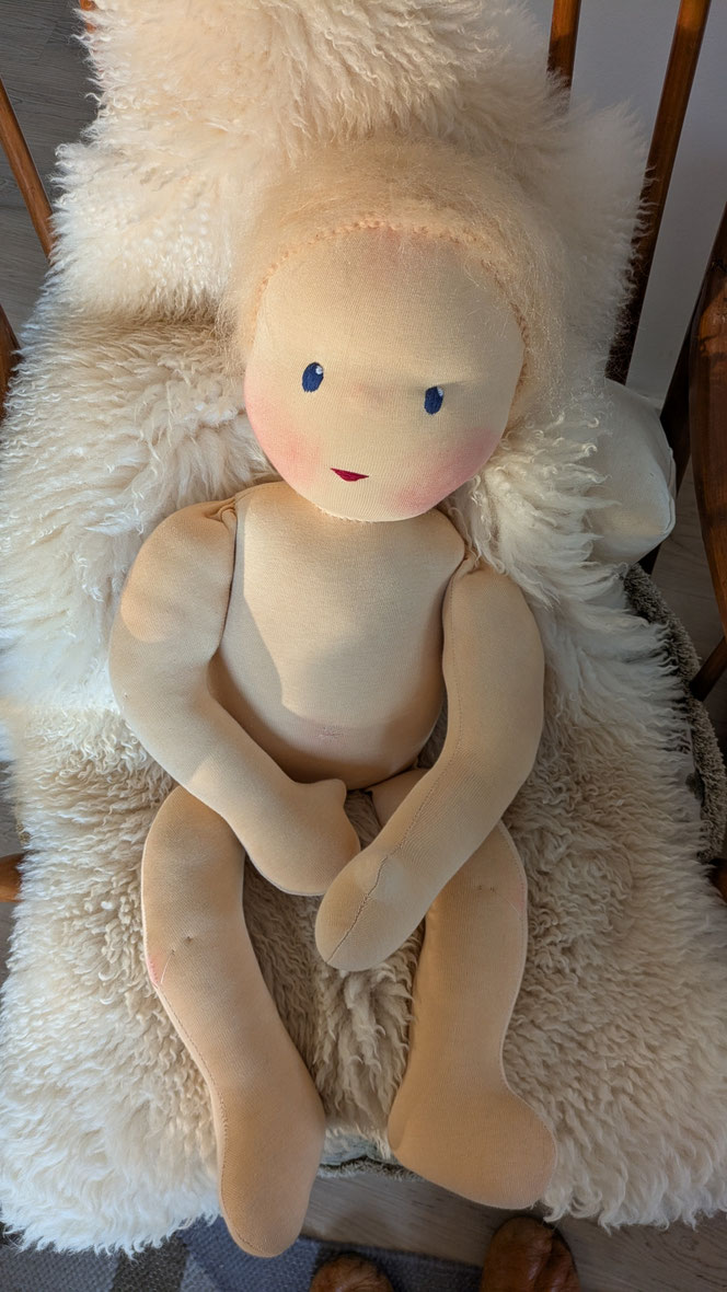 Therapiepuppe für die Kinderphysiotherapie nach z.B. Vojta oder Bobath, Demopuppe, Schulungspuppe, Übungspuppe, weiche bewegliche Therapiepuppe mit anbeugbaren Gliedern, handgemachte Stoffpuppe kaufen, Waldorfart, flexible lebensgroße Babypuppe