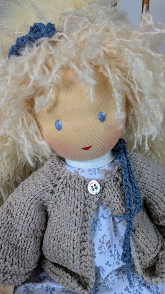 handgemachte Stoffpuppe kaufen, Waldorfart, eigene Puppe anfertigen lassen,individuelle Wunschpuppe, Puppenhandwerk, Puppe die aussieht wie mein Kind, Puppe nach Kinderfotos herstellen lassen, ökologische Kinderpuppe, Puppe fürs Leben, bio-fair