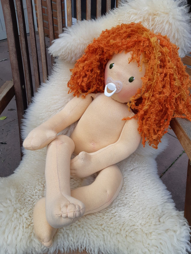 Therapiepuppe für die Kinderphysiotherapie nach z.B. Vojta oder Bobath, Demopuppe, Schulungspuppe, Übungspuppe, weiche bewegliche Therapiepuppe mit anbeugbaren Gliedern, handgemachte Stoffpuppe kaufen, Waldorfart, flexible lebensgroße Babypuppe