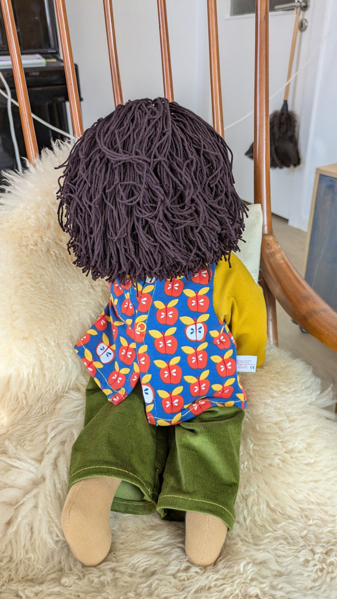 asiatische Puppe, POC-Puppe, Vielfalt und Repräsentation im Kinderzimmer, diverse Puppen, Empowerment, handgemachte Stoffpuppe kaufen, Waldorfart, individuelle Wunschpuppe, eigene Puppe herstellen lassen, die aussieht wie mein Kind, vorurteilsfrei erziehe