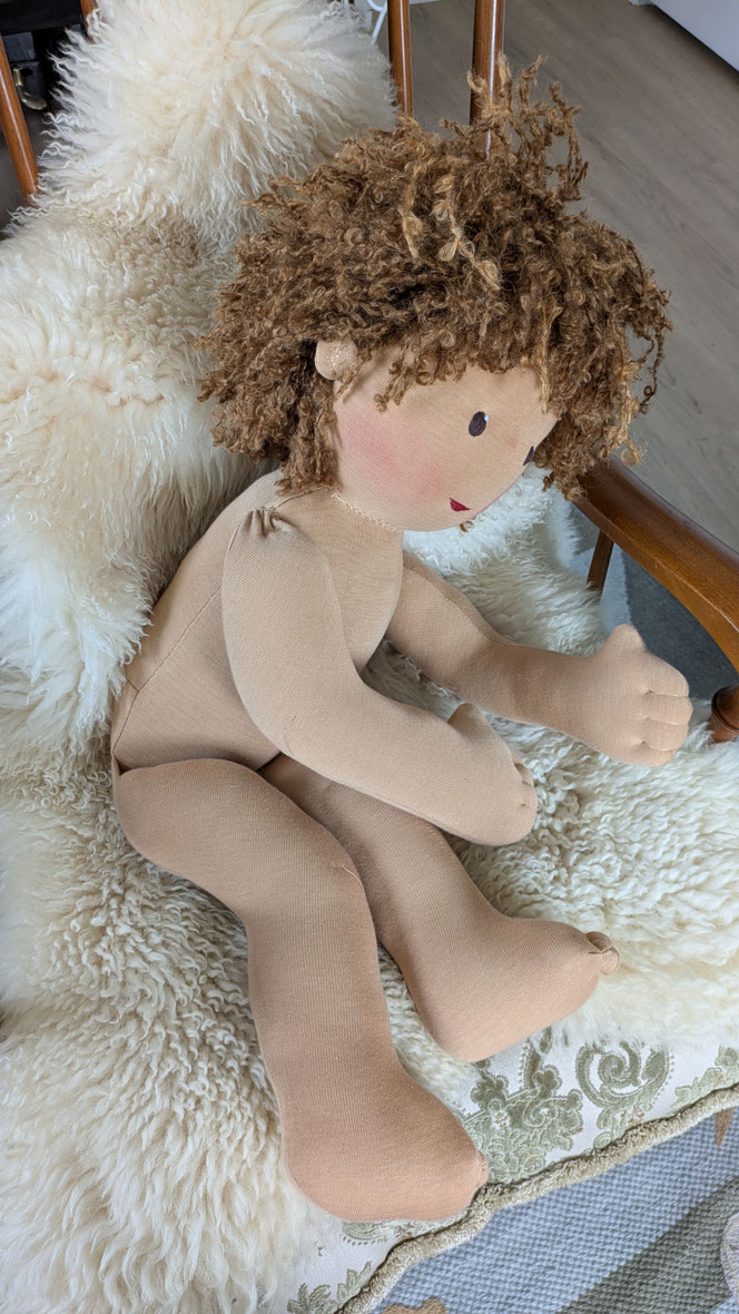 Vojtapuppe, Demopuppe, Bobathpuppe, Puppe für Kinderphysiotherapie, weiche bewegliche Therapiepuppe mit anbeugbaren Gliedern, handgemachte Stoffpuppe kaufen, Waldorfart, eigene individuelle Wunschpuppe herstellen lassen, Zukunft-Huber, Kinder-Osteopathie