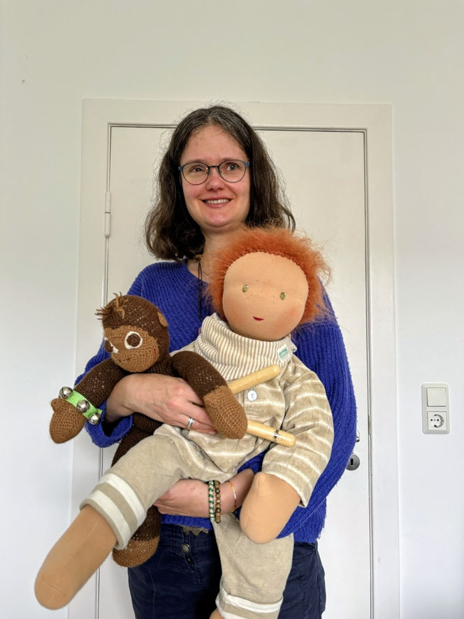 Therapiepuppe für die Kinderphysiotherapie nach z.B. Vojta oder Bobath, Demopuppe, Schulungspuppe, Übungspuppe, weiche bewegliche Therapiepuppe mit anbeugbaren Gliedern, handgemachte Stoffpuppe kaufen, Waldorfart, flexible lebensgroße Babypuppe, Kurspuppe