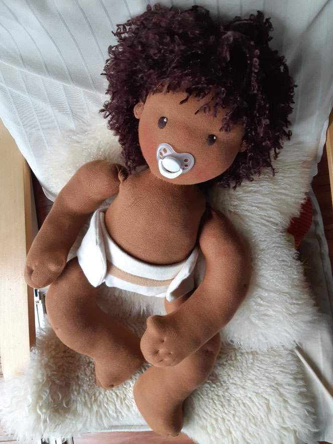 Therapiepuppe für die Kinderphysiotherapie nach z.B. Vojta oder Bobath, Demopuppe, Schulungspuppe, Übungspuppe, weiche bewegliche Therapiepuppe mit anbeugbaren Gliedern, handgemachte Stoffpuppe kaufen, Waldorfart, flexible lebensgroße Babypuppe