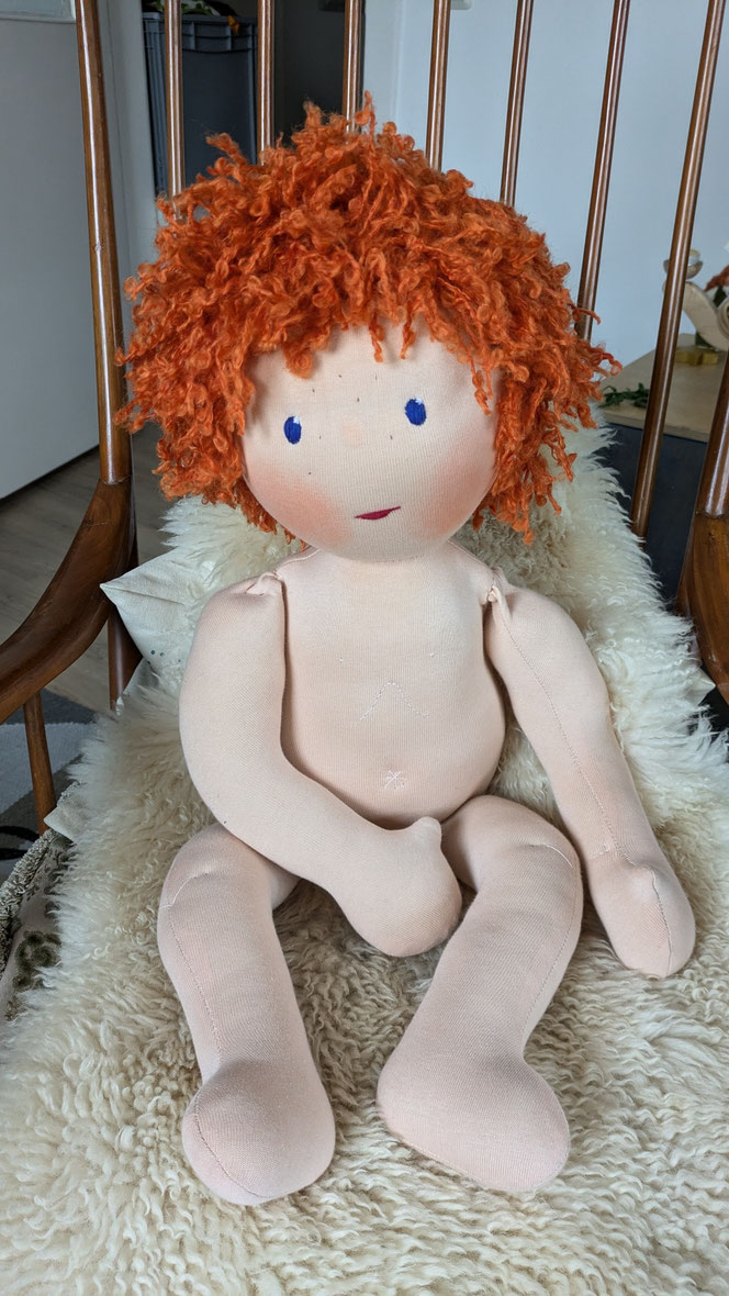 Therapiepuppe für die Kinderphysiotherapie nach z.B. Vojta oder Bobath, Demopuppe, Schulungspuppe, Übungspuppe, weiche bewegliche Therapiepuppe mit anbeugbaren Gliedern, handgemachte Stoffpuppe kaufen, Waldorfart, bewegliche Füße, lebensgroße Babypuppe