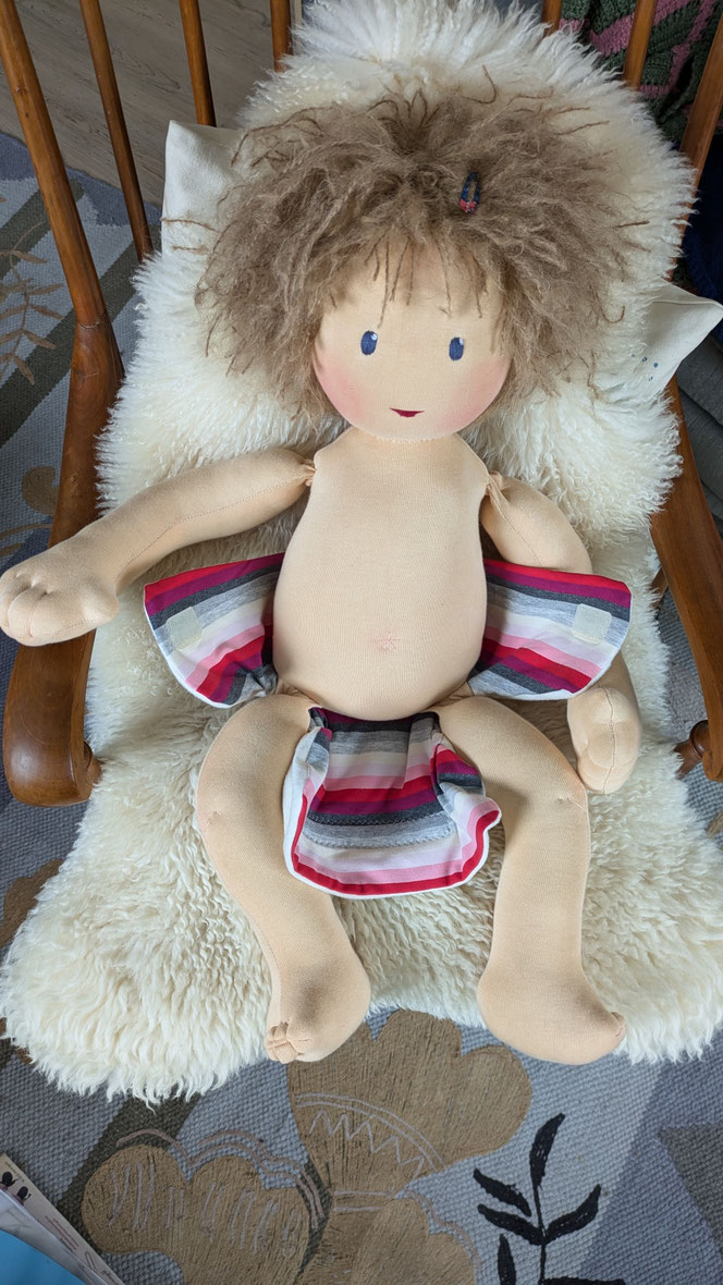 Therapiepuppe für die Kinderphysiotherapie nach z.B. Vojta oder Bobath, Demopuppe, Schulungspuppe, Übungspuppe, weiche bewegliche Therapiepuppe mit anbeugbaren Gliedern, handgemachte Stoffpuppe kaufen, Waldorfart, flexible lebensgroße Babypuppe