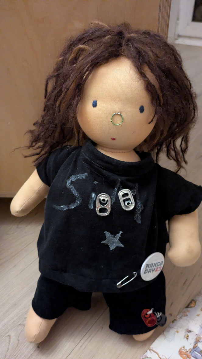 handgemachte Stoffpuppe kaufen, Waldorfart, eigene Puppe anfertigen lassen, die aussieht wie mein Kind, individuelle Wunschpuppe, Puppenhandwerk,  Teenagerpuppe, mitwachsend, diverse Puppen, eigene Puppe herstellen lassen, bio-faire Puppe, nachhaltig