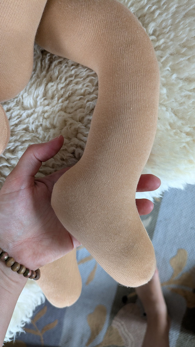 Zukunft-Huber-Puppe, Zukunft-Huber, dreidimensionale manuelle Fußtherapie, Therapiepuppe, Demopuppe, Kinderphysiotherapie, Stoffpuppe mit anbeugbaren Gliedern, eigene Wunschpuppe herstellen lassen, Puppenhandwerk, handgemachte Stoffpuppe kaufen, divers