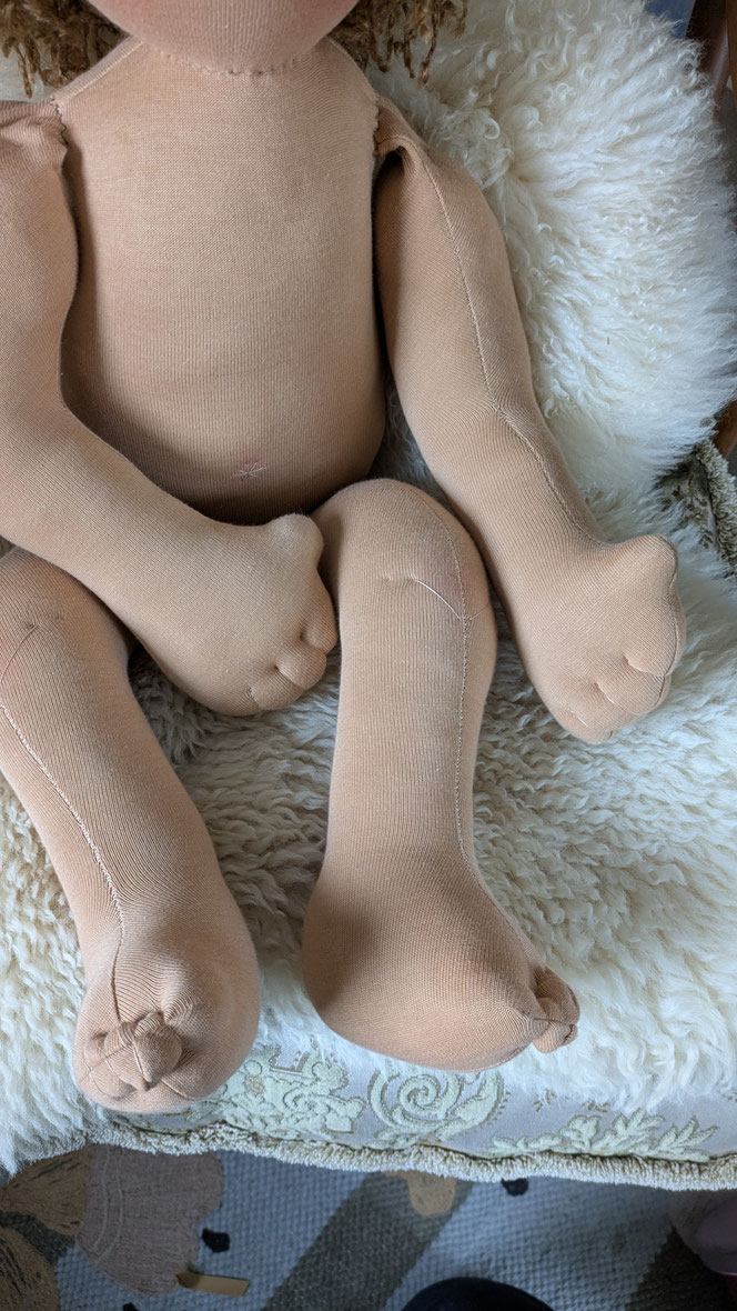 Vojtapuppe, Demopuppe, Bobathpuppe, Puppe für Kinderphysiotherapie, Zukunft-Huber Technik, dreidimensionale Fußtherapie, weiche bewegliche Therapiepuppe mit anbeugbaren Gliedern, handgemachte Stoffpuppe kaufen, Waldorfart, eigene individuelle Wunschpuppe
