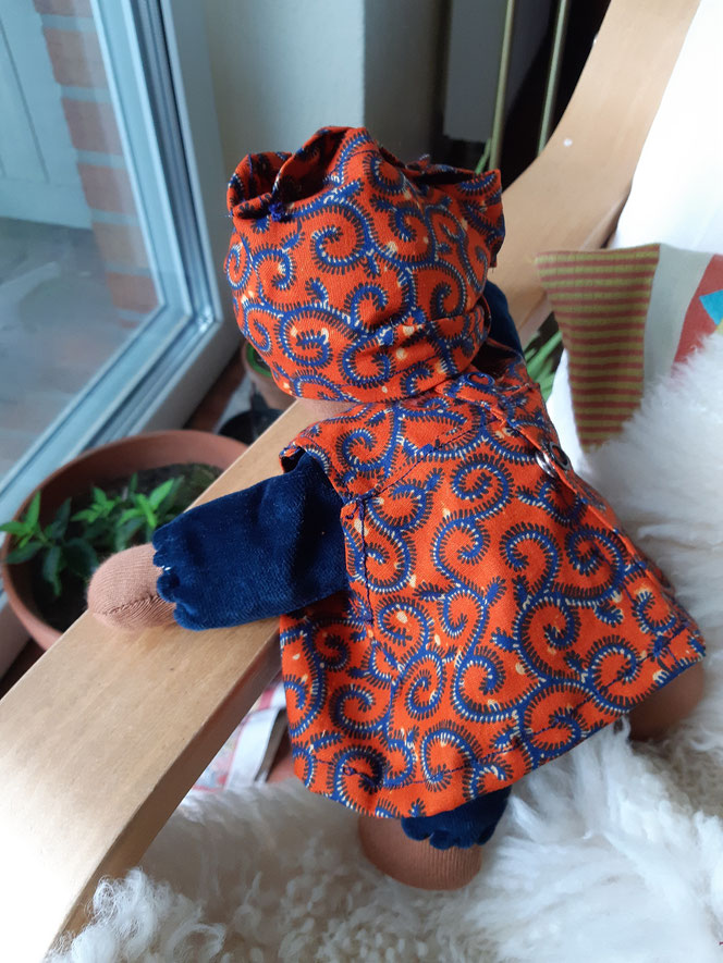 Bio-Stoffpuppe, individuelle Puppe passend zum Kind, Waldorfart, schwarze Puppe, Empowerment, afrodeutsche Puppe, afrikanische Puppe, Turban, Wunschpuppe, bio-fair, Naturmaterial, Puppenhandwerk, erste Puppe, Schlamperle, braune Puppe, BiPoC