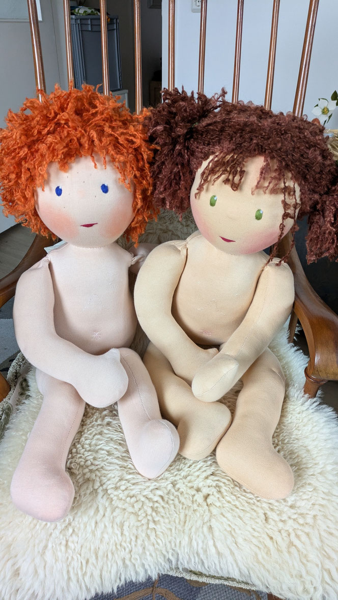 Therapiepuppe für die Kinderphysiotherapie nach z.B. Vojta oder Bobath, Demopuppe, Schulungspuppe, Übungspuppe, weiche bewegliche Therapiepuppe mit anbeugbaren Gliedern, handgemachte Stoffpuppe kaufen, Waldorfart, bewegliche Füße, lebensgroße Babypuppe