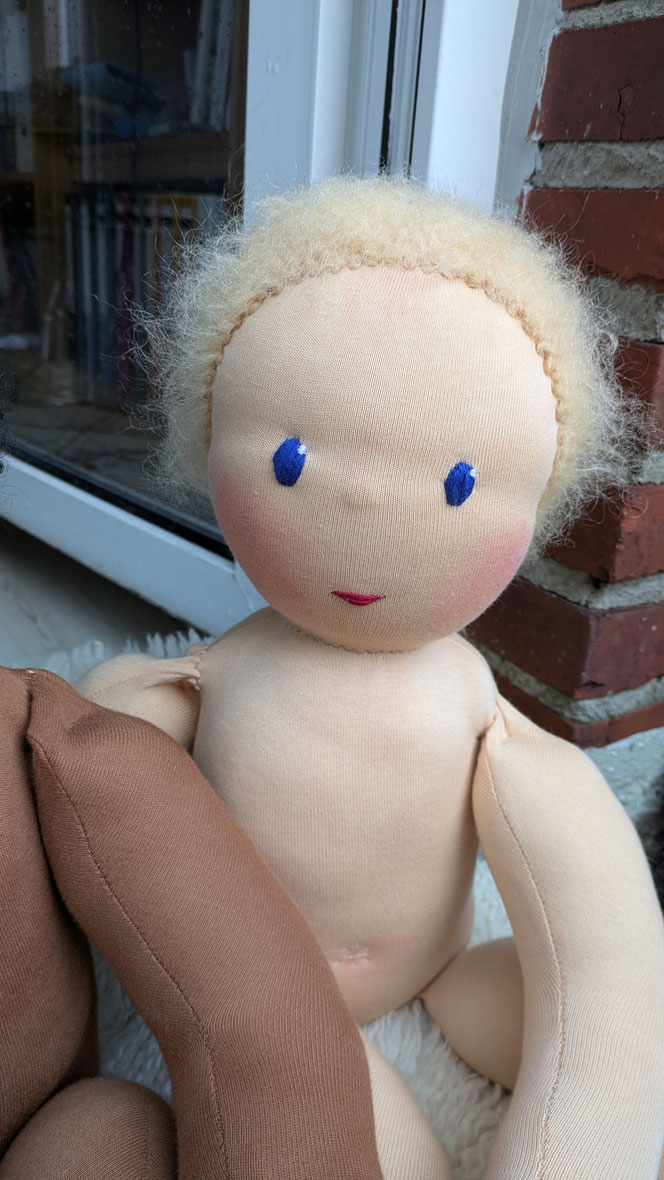 Vojtapuppe, Demopuppe, Bobathpuppe, Puppe für Kinderphysiotherapie, weiche bewegliche Therapiepuppe mit anbeugbaren Gliedern, handgemachte Stoffpuppe kaufen, Waldorfart, eigene individuelle Wunschpuppe herstellen lassen, Puppenhandwerk, ökologische Puppe